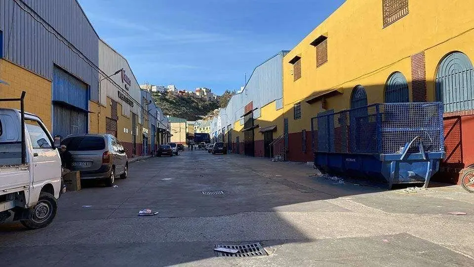  Naves del pol&iacute;gono comercial de El Tarajal (C.A./ARCHIVO) 