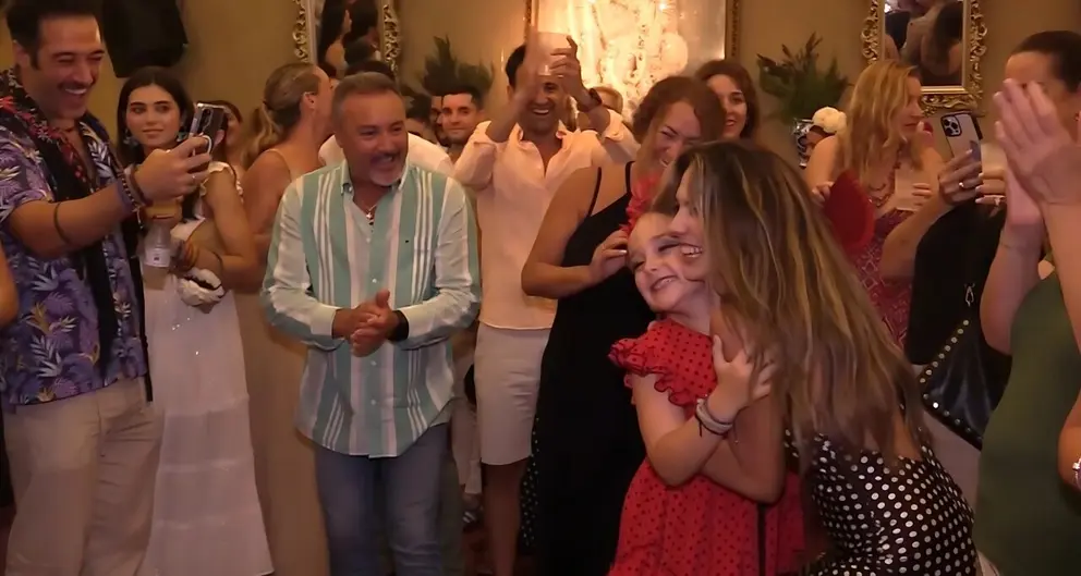  Mariola Lesmes y su hija Mariola ganan el concurso de sevillanas del Roc&iacute;o / C.A. 