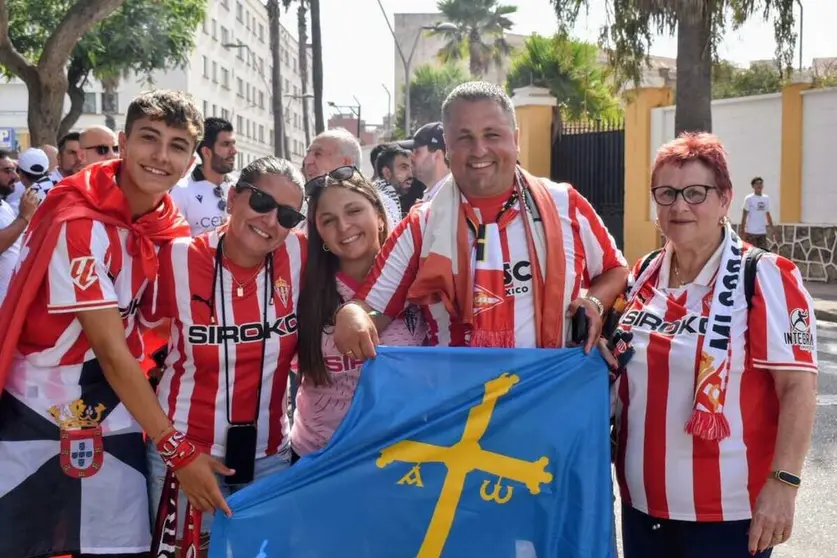 Recepci&oacute;n la afici&oacute;n caballa a la AD Ceuta FC / Rafa B&aacute;ez