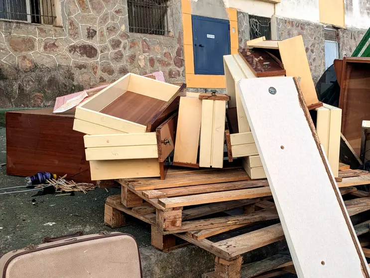 Basuras y enseres en Zurr&oacute;n la pasada semana