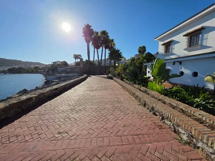 Escollera Poblado Marinero (Muelle Norte del Puerto Deportivo) / Laura Ortiz