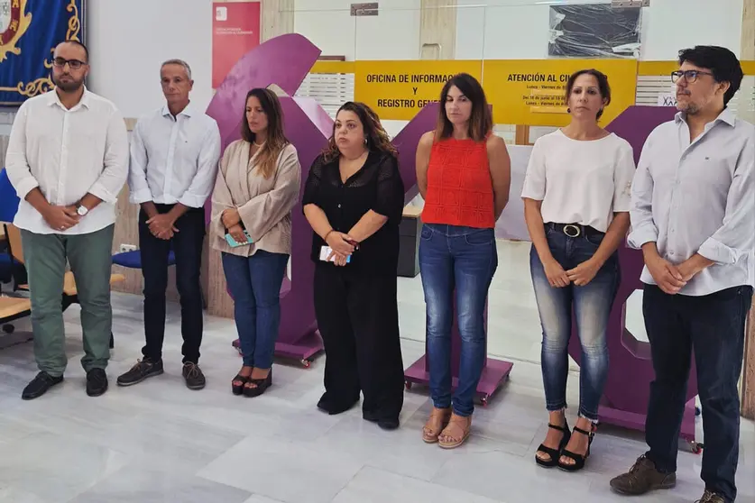 Minuto de silencio en Delegaci&oacute;n / Cedida