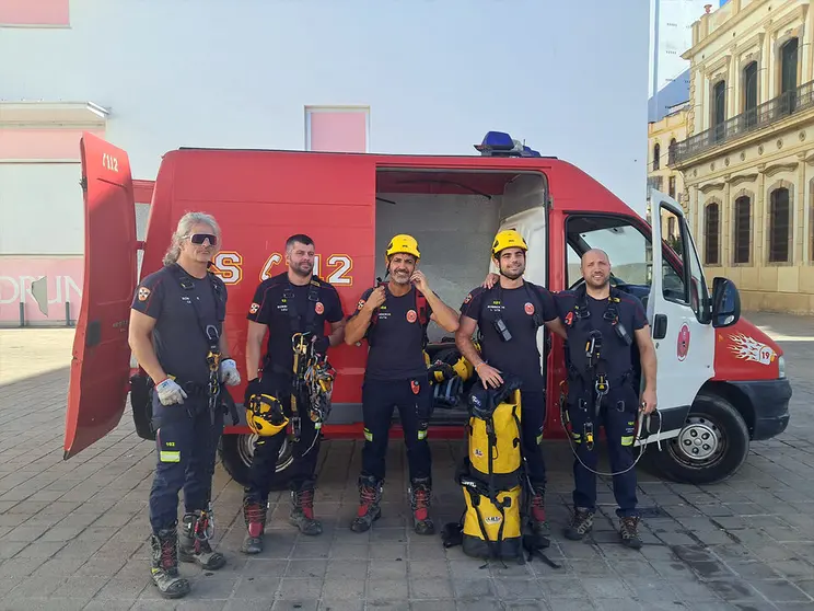 Pr&aacute;ctica del Equipo de  Rescate Vertical de los bomberos
