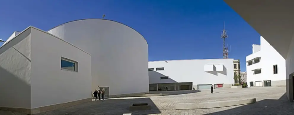 Auditorio Teatro del Revell&iacute;n / Ciudad, turismo
