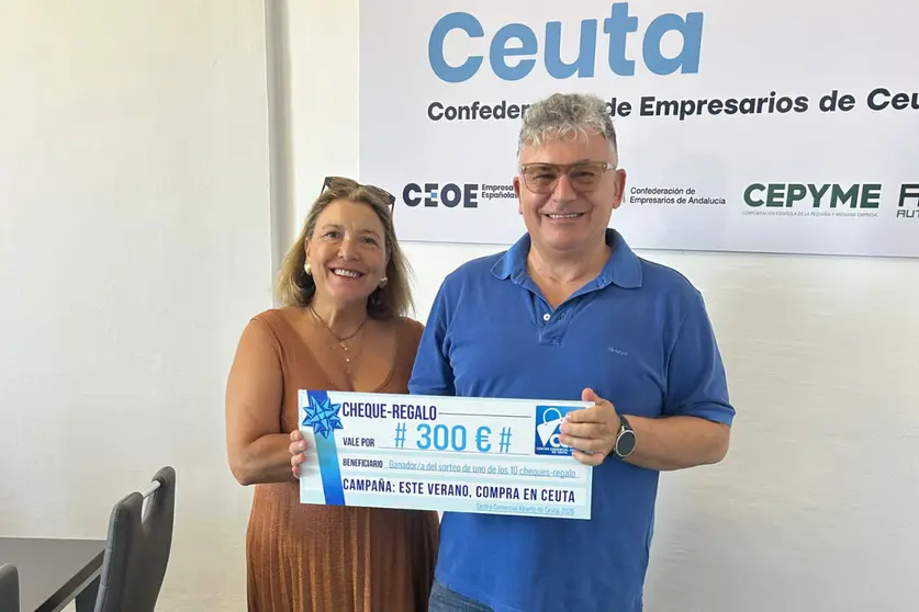 Dos de los ganadores del cheque regalo / Cedida
