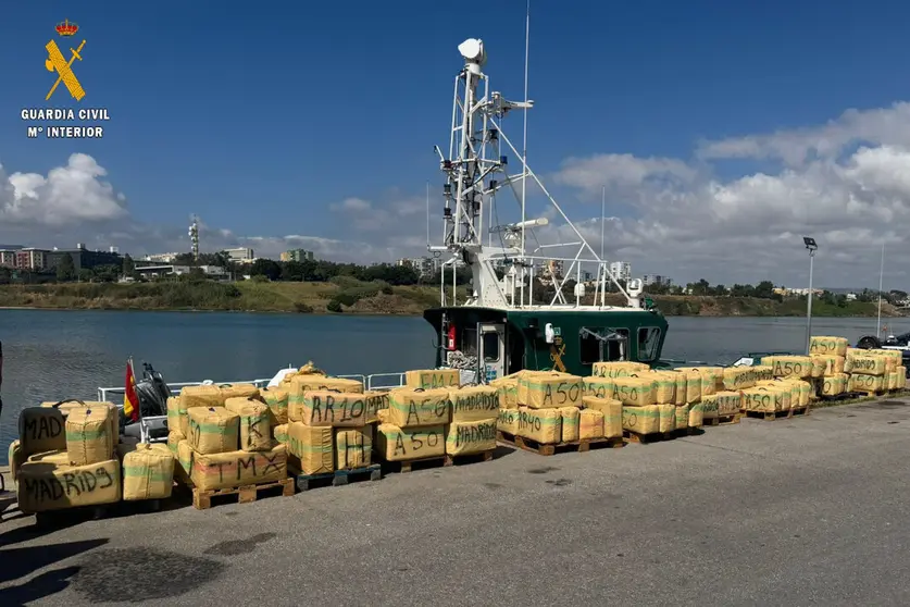 Fardos intervenidos por la Guardia Civil en las operaciones de este fin de semana / Guardia Civil