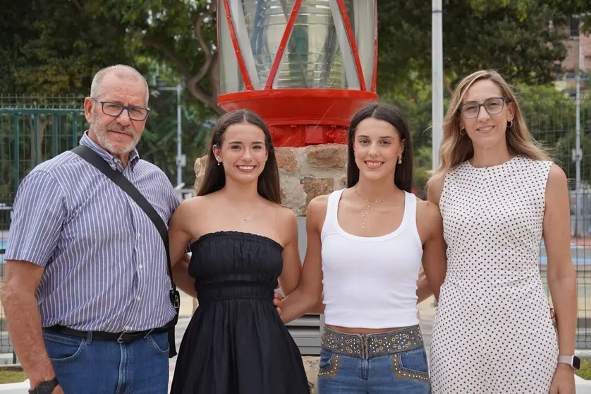 D&iacute;az-Flor y Araceli Garc&iacute;a reciben a las gimnastas In&eacute;s Bergua y Salma Solaun. Foto: ICD