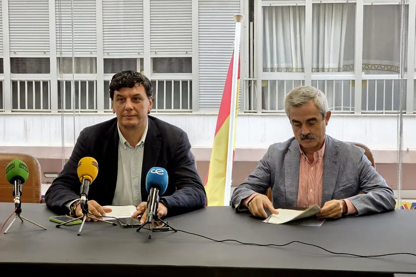 El secretario general de la C&aacute;mara de Comercio junto al director provincial del SEPE / Laura Ortiz