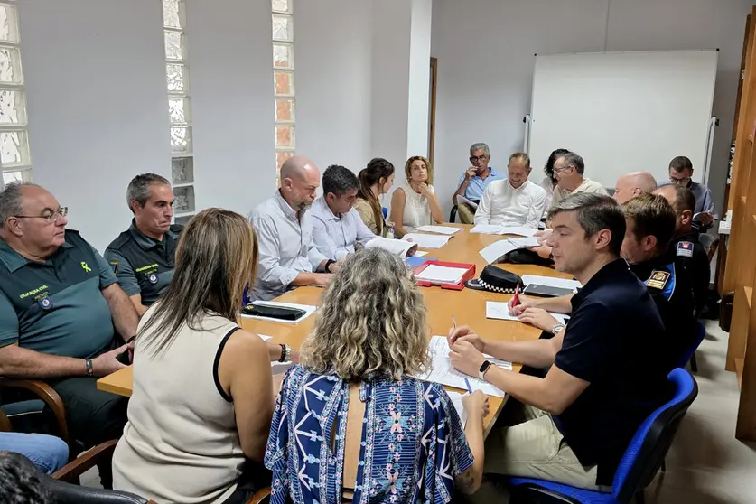 Reuni&oacute;n del Comit&eacute; de Lucha Antirr&aacute;bica / Laura Ortiz