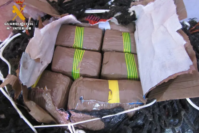M&aacute;s de 100 kilos de hach&iacute;s incautados / Guardia Civil