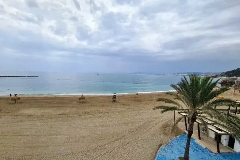 Nubes sobre la costa / Archivo