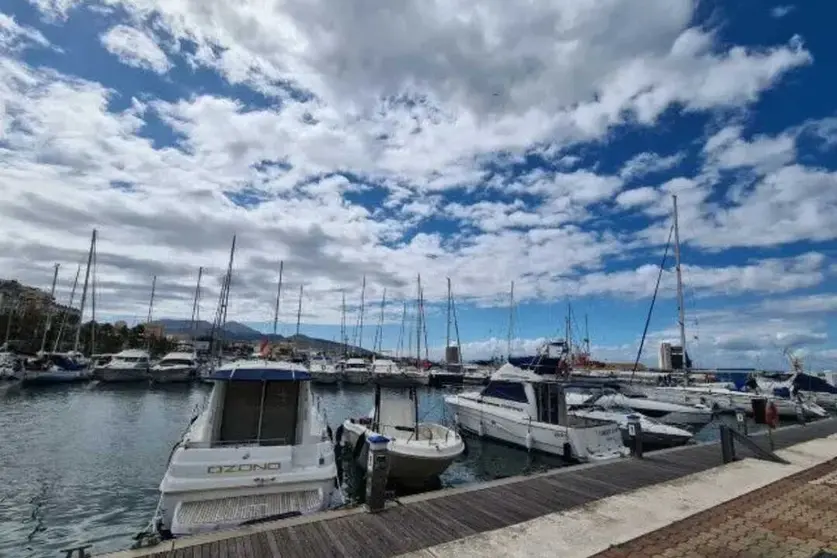 Nubes altas sobre la bah&iacute;a / Archivo