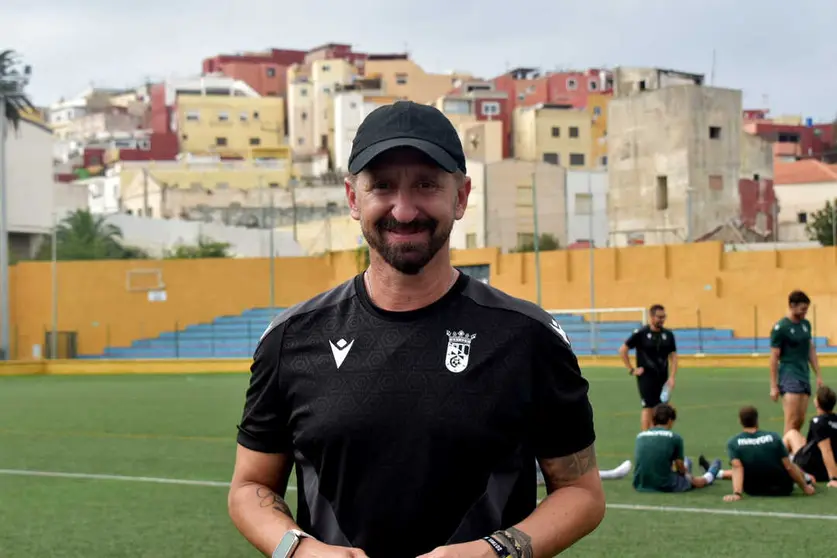 David &Aacute;lvarez 'Polaco' entrenador del filial de la AD Ceuta FC