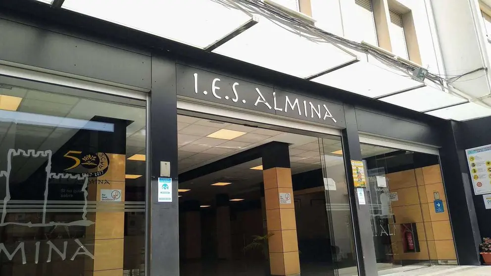  Fachada del IES Almina 