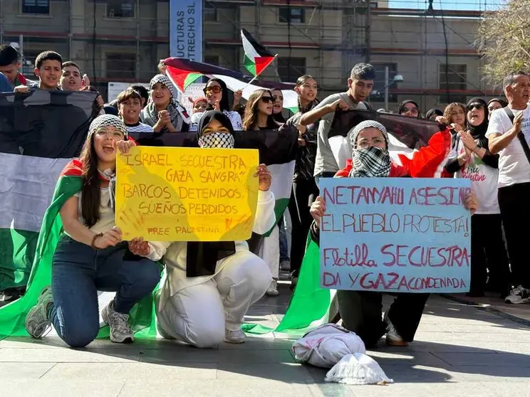 Concentraci&oacute;n de los estudiantes en favor de Palestina y del pueblo de Gaza