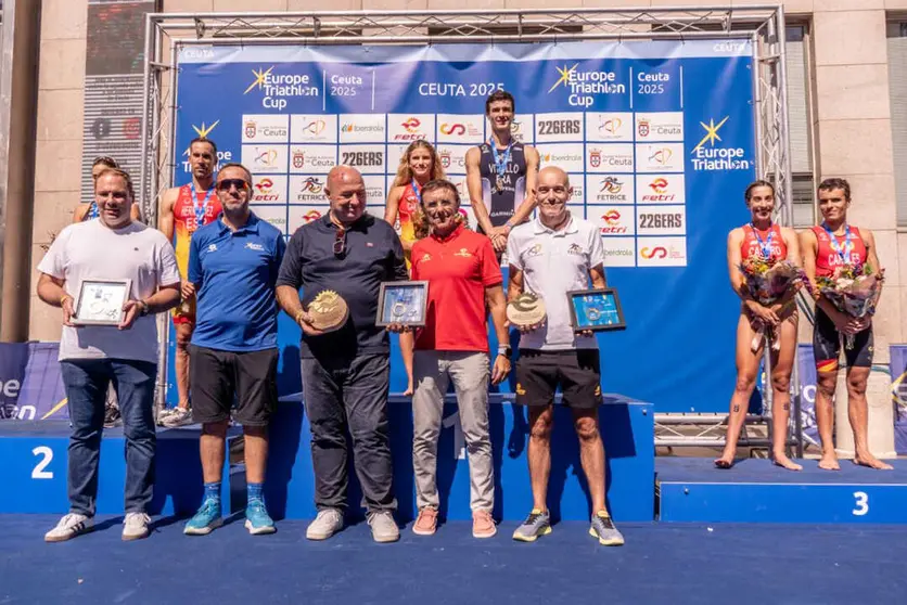 Ganadores de la Copa de Europa de Triatl&oacute;n. Foto: Fetri