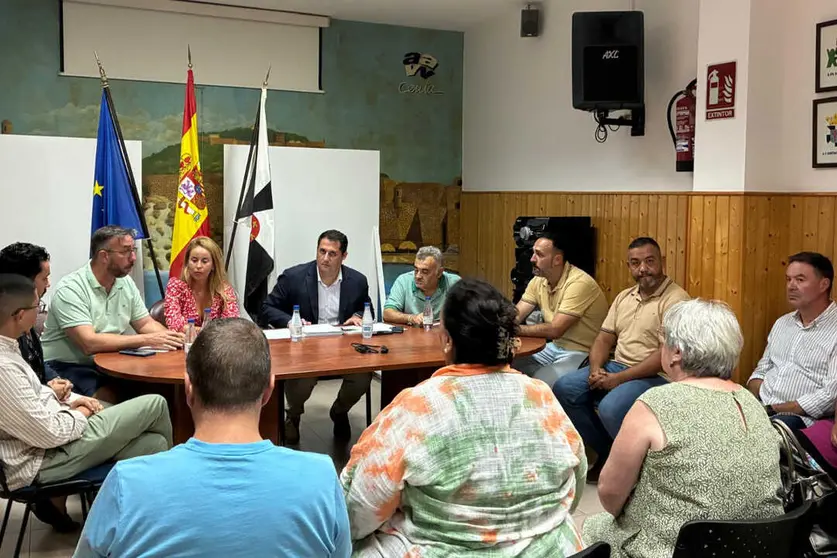 Reuni&oacute;n Ciudad con  asociaciones vecinales que conforman el&nbsp;Distrito 3