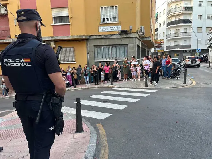 Tensi&oacute;n en los juzgados esperando la salida de los tres detenidos / Mohamed Ettouileb