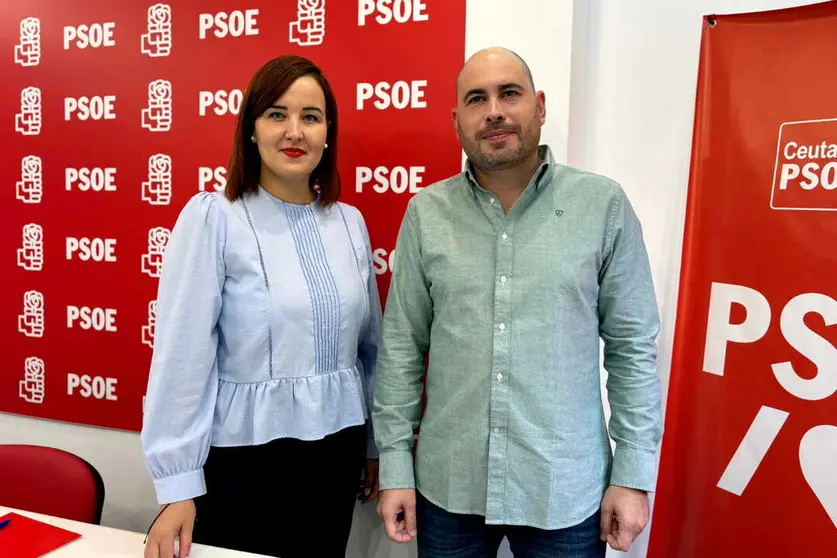 El secretario general del PSOE y la secretaria de Educaci&oacute;n de la formaci&oacute;n en rueda de prensa / Alma Palomino