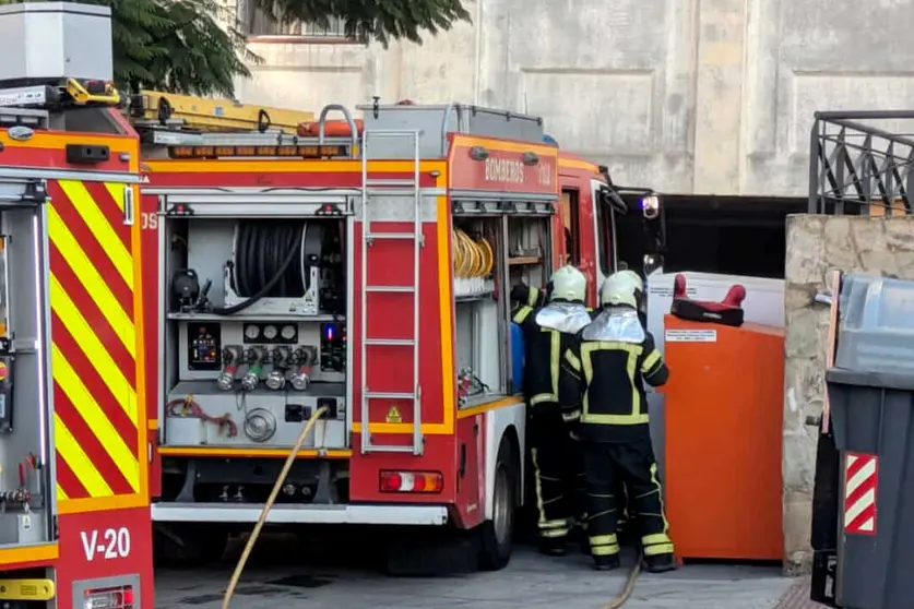 Incendio Grupos El Roc&iacute;o _ Rafa B&aacute;ez(1)