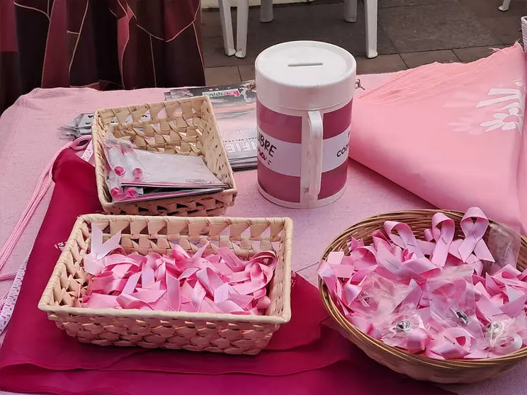 Stand de ACMUMA en el Paseo del Revell&iacute;n / C&eacute;sar Mart&iacute;n