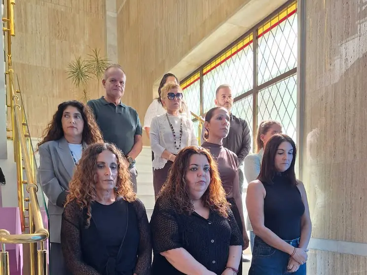 Minuto de silencio en la Delegaci&oacute;n del Gobierno