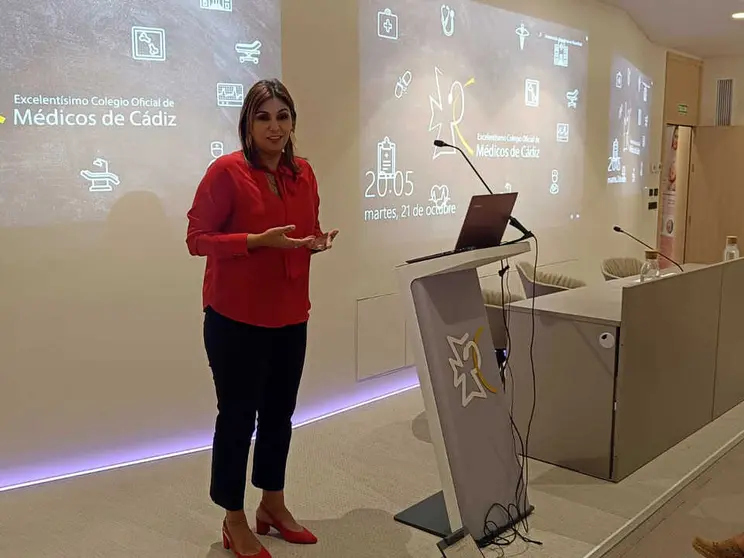 Nabila Benzina en el encuentro organizado por el Hospital Puerta del Mar