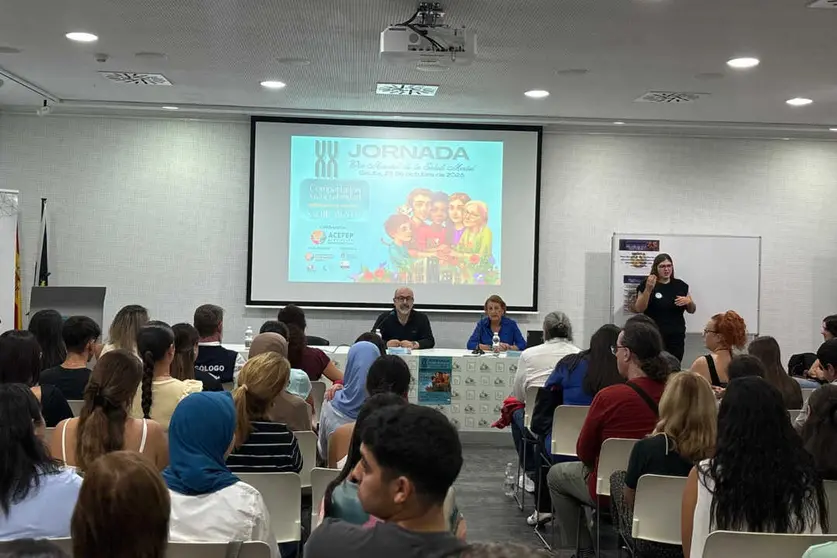XX Jornadas de Salud Mental organizadas por ACEFEP / Alma Palomino