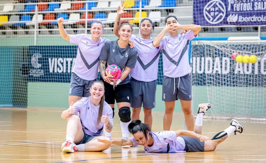 Entrenamiento del Ceuta femenino en el Molina