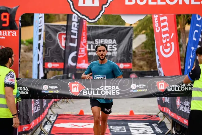 Ilias Lahsen ganador masculino de la 'corta' de Sierra Bullones. Foto: Rafa B&aacute;ez.