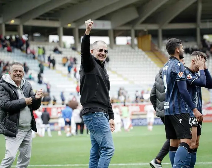 Jos&eacute; Juan Romero celebrando la victoria en el Estadio Reino de Le&oacute;n. Foto: Zaki / AD Ceuta FC