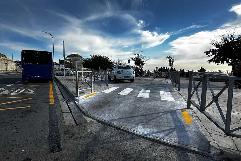 Nueva parada de taxis en la frontera / Mohamed Ettouileb