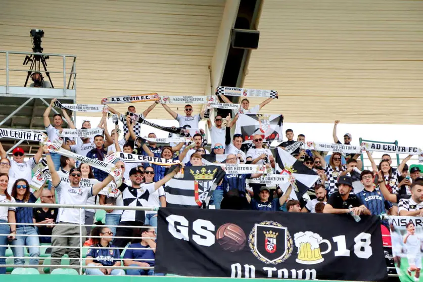 Afici&oacute;n de la AD Ceuta FC en C&oacute;rdoba.