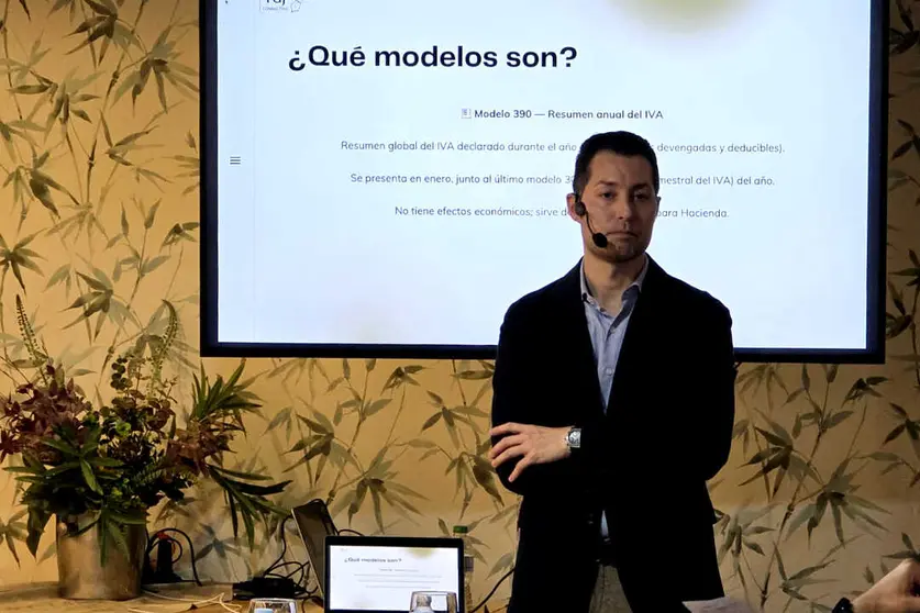 Manu Balanzino, de la mano de Acelera Pyme de la C&aacute;mara de Comercio, forma a los hosteleros sobre facturaci&oacute;n electr&oacute;nica