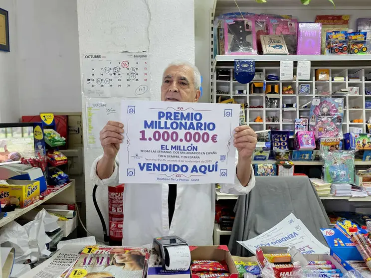 Ceuta tiene un nuevo millonario_ un boleto del 'Euromill&oacute;n', premiado en Gran V&iacute;a. Foto: Laura Ortiz