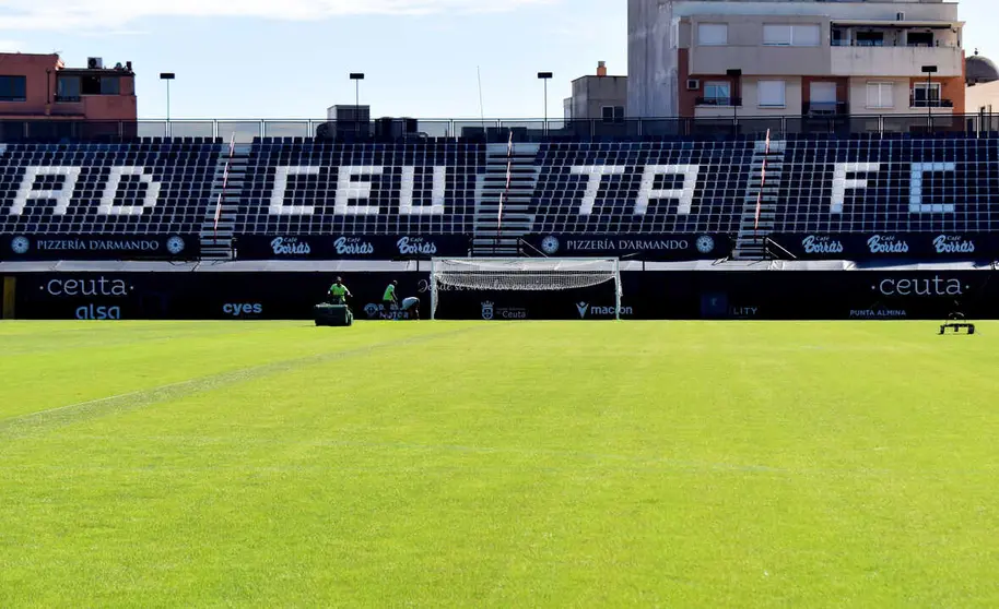 As&iacute; luce el nuevo c&eacute;sped del Alfonso Murube (1)