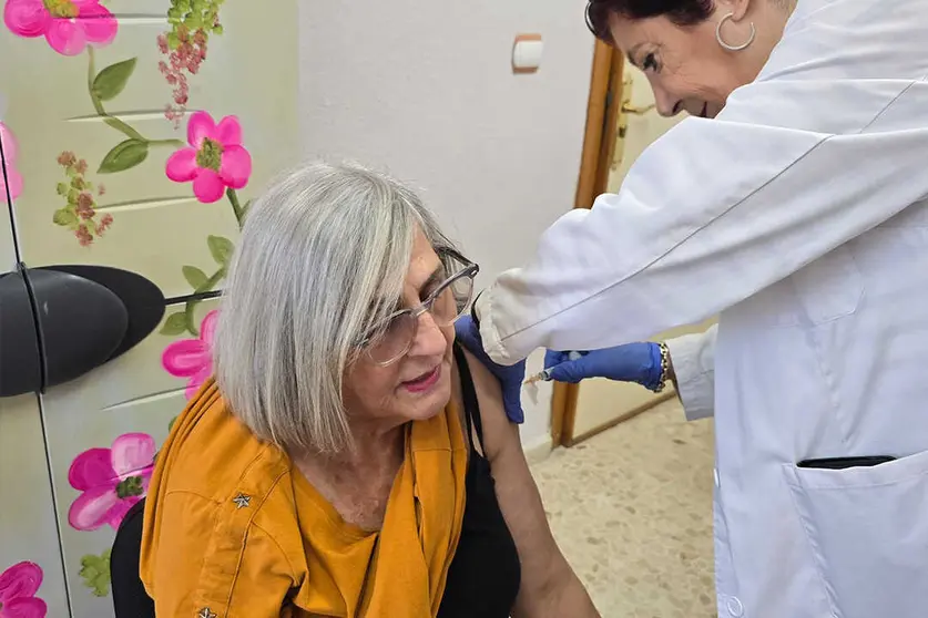 Equipo de Salud P&uacute;blica, en el Centro del Mayor de Cruz Roja