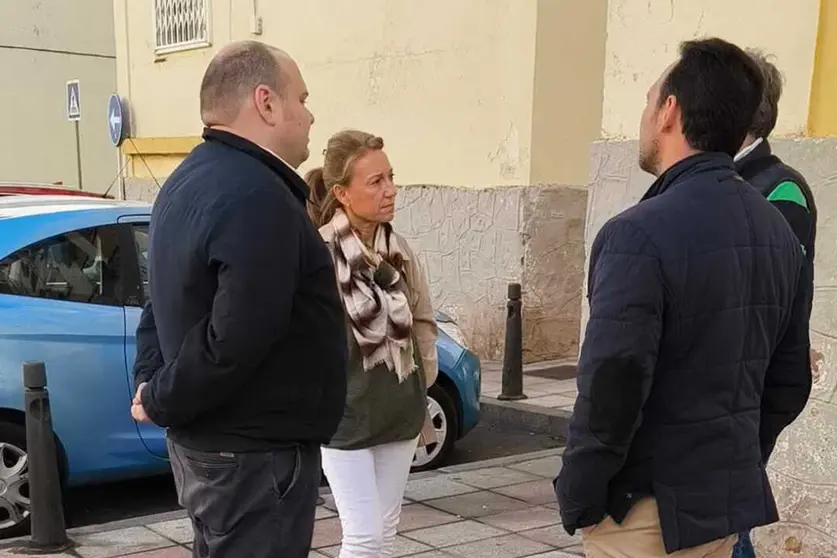 VOX alerta sobre el deterioro de los edificios en la barriada de Zurr&oacute;n
