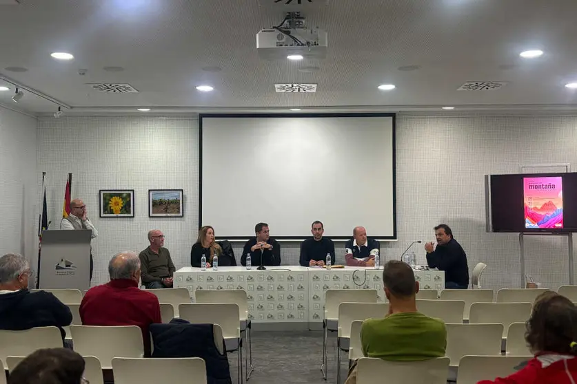 II Jornada de Monta&ntilde;a del Club Anyera / Alma Palomino