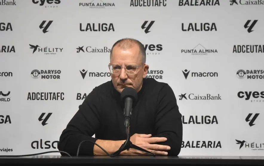 Jos&eacute; Juan Romero en la rueda de prensa tras el Ceuta - Almer&iacute;a.