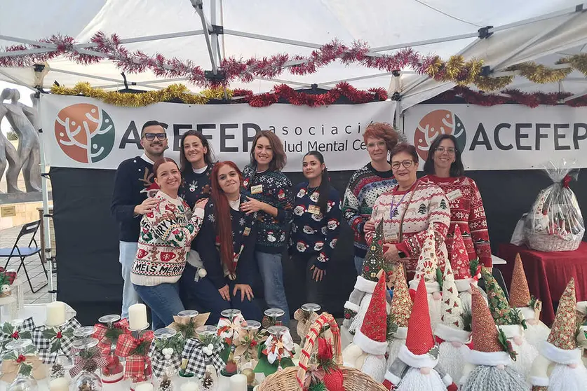 Mercadillo solidario de ACEFEP en  Paseo del Revell&iacute;n / C&eacute;sar Mart&iacute;n