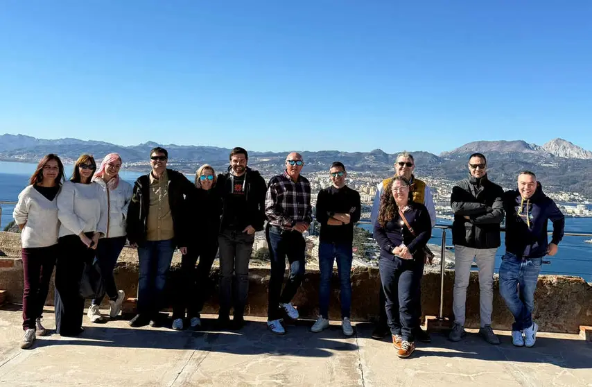 Docentes de cuatro centros peninsulares han visitado Ceuta con motivo de esta presentaci&oacute;n _ Instituto Almina
