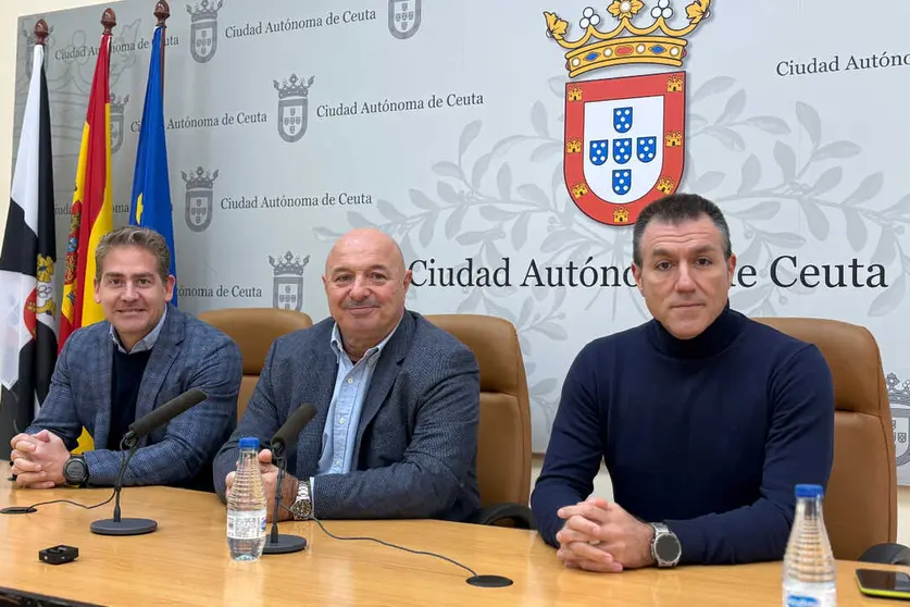 Karim Bulaix, Nicola Cecchi y Diego Mart&iacute;nez durante la presentaci&oacute;n del Buybono Comercial / Alma Palomino