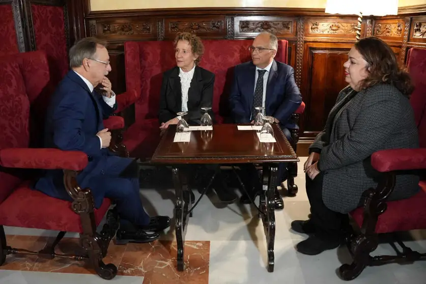 Reuni&oacute;n entre el presidente de la Ciudad y la secretaria de Estado de Seguridad _ Ciudad Aut&oacute;noma de Ceuta