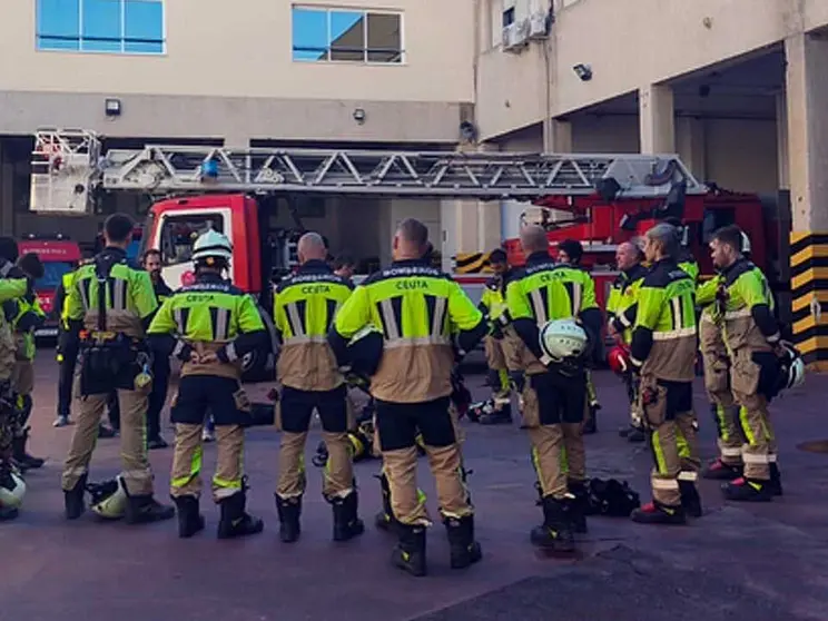 Bomberos en una formaci&oacute;n especializada en intervenci&oacute;n en crisis suicida