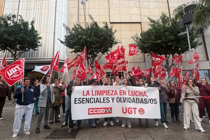 La limpieza de Ceuta exige subidas salariales: sindicatos denuncian una oferta &lsquo;indigna&rsquo; de la patronal / Alma Palomino
