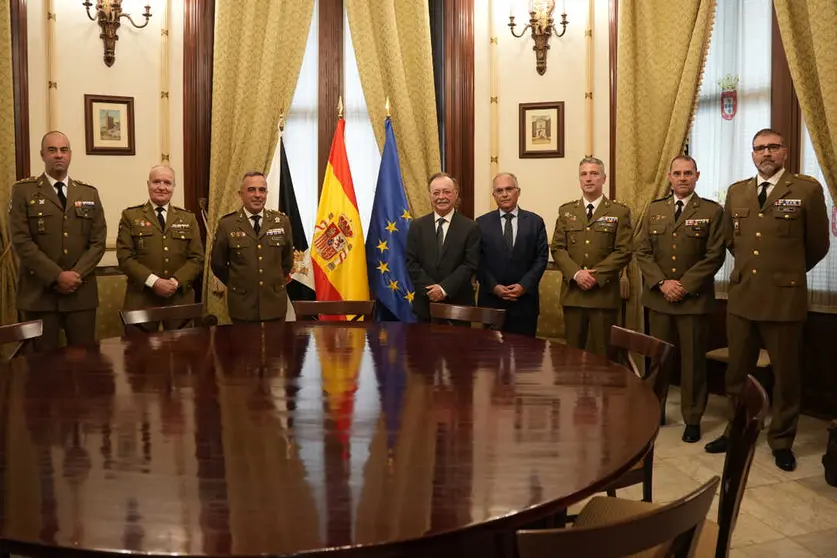 Juan Vivas recibe a los coroneles entrantes y salientes de la COMGECEU