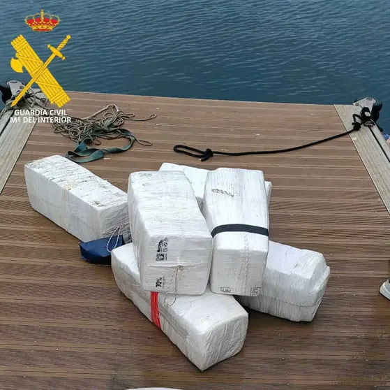La droga se encontraba en un doble fondo habilitado en la embarcaci&oacute;n _ Guardia Civil