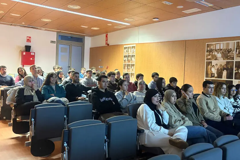 Los estudiantes de ADE convierten el cierre del semestre en una entrega de premios llena de creatividad / Alma Palomino
