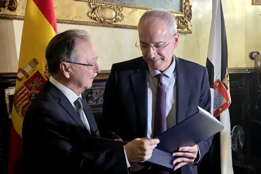 El presidente de la Ciudad junto al secretario de Estado de Hacienda este martes / Laura Ortiz